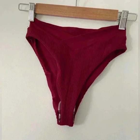 L*Space Pointelle Rib Court Bikini Bottom Bitsy Size S burgundy - Picture 1 of 3